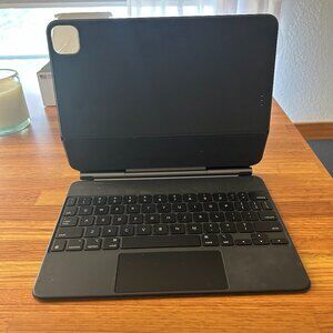 Apple Magic Keyboard 11in iPad Pro 1st, 2nd, 3rd/Air 4th,5th MXQT2LL/A Black